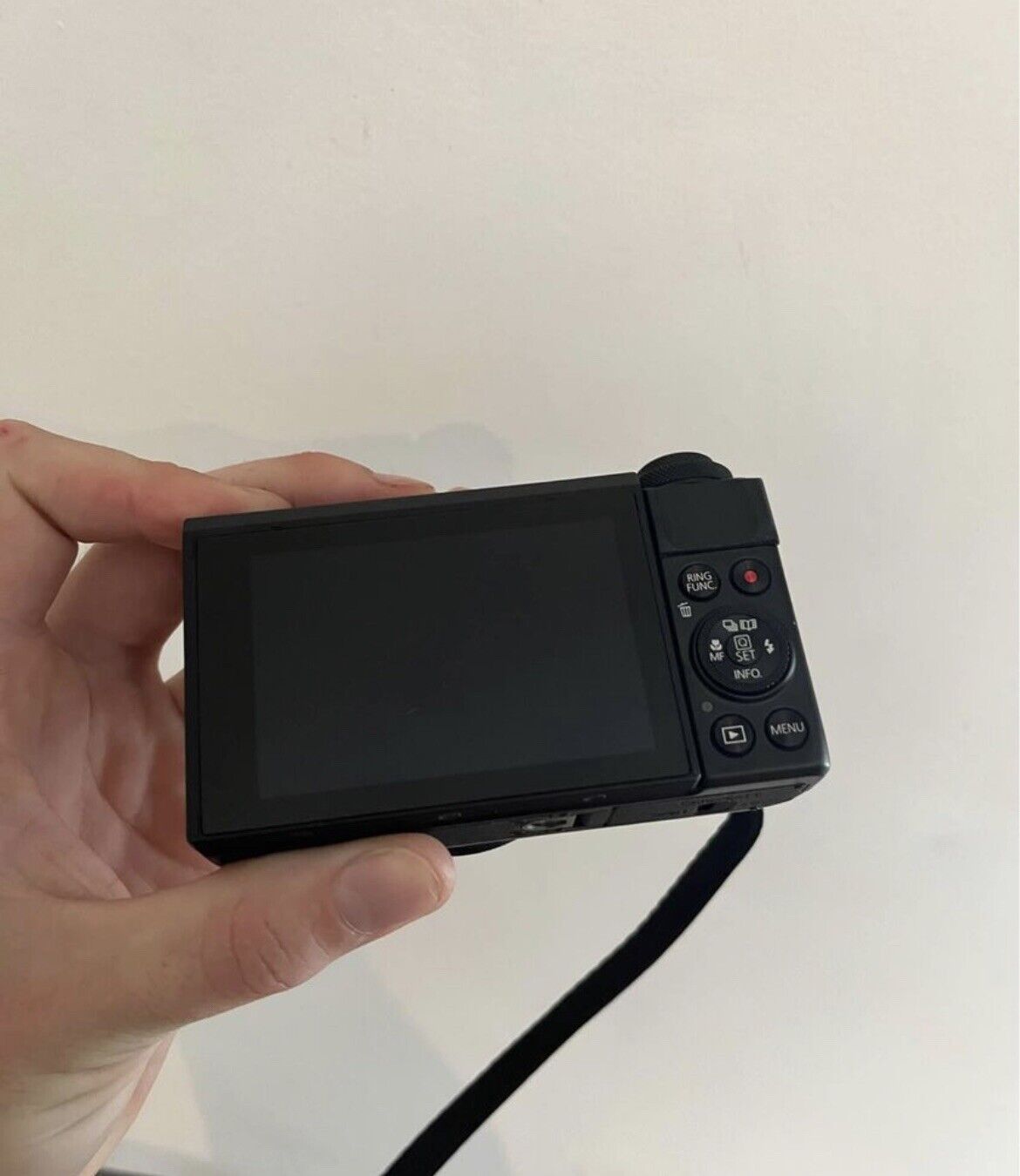 B0_7.jpg Canon PowerShot G7X Mark II – Image 10